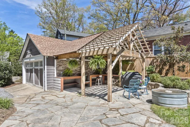 Pergola and 2 car garage 