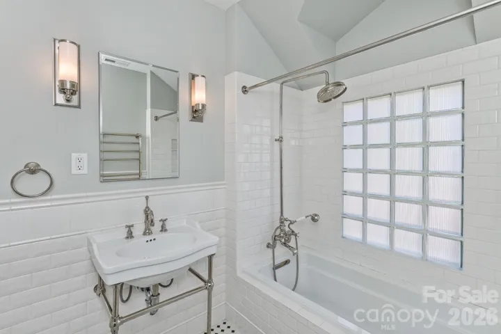 Upstairs full bath 