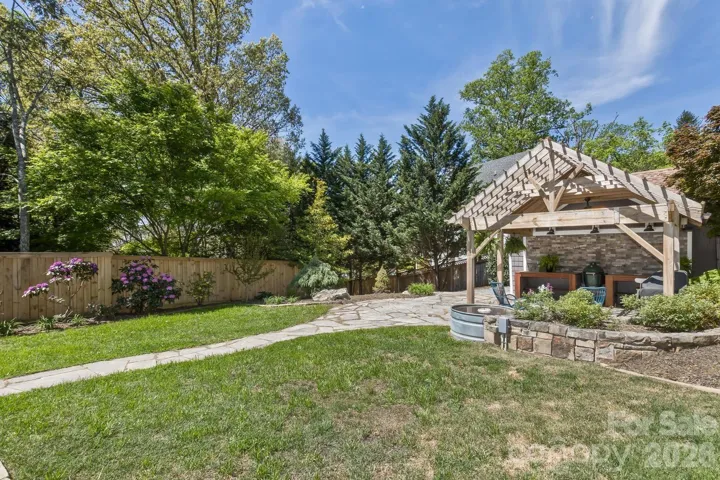 Outdoor kitchen