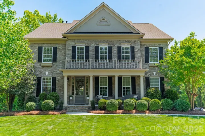 Welcome Home to 2301 Worthington Dr. in beautiful Brookhaven!