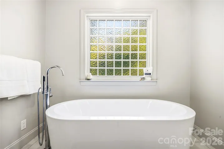 Master Suite Spa Tub