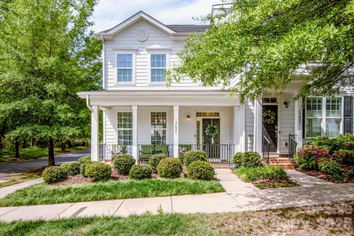 3 BR townhome with timeless curb appeal in Vermillion