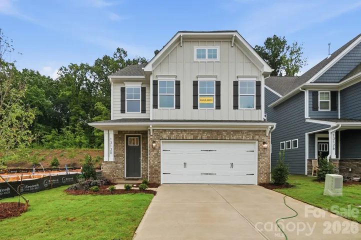 Homesite 6 features a Clayton B floorplan