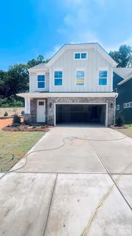 Homesite 6 features a Clayton B floorplan