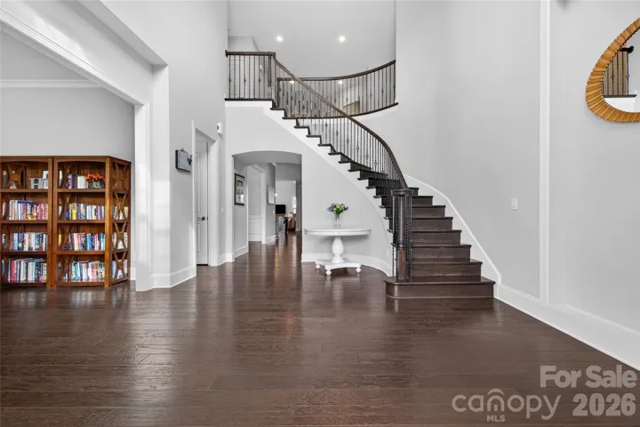 Grand 2-Story Foyer