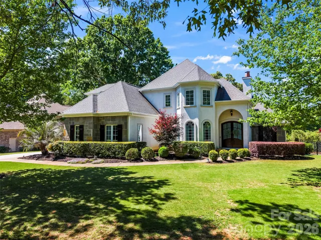 2378 Woodridge Dr