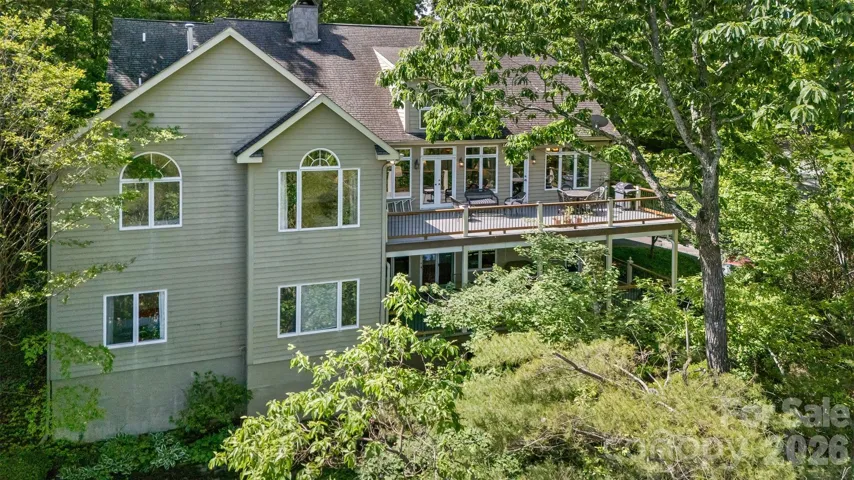 Main level living with ample lower level for guests