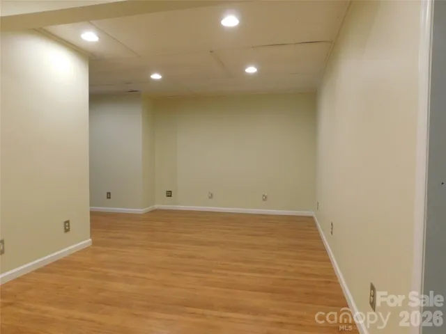 Great game room, office space, meditation.