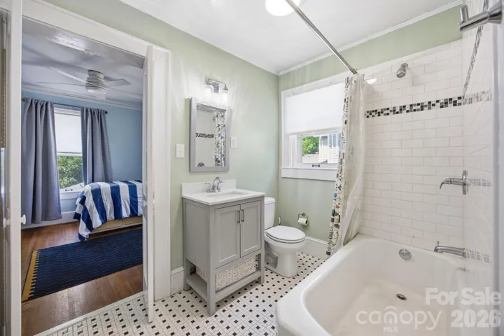 Jack and Jill bath