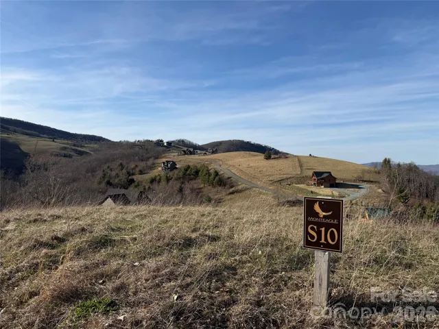 Year round views of 3 states! See to Mt Rogers VA