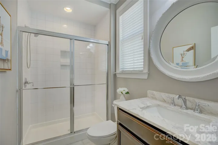 Full bath on the main