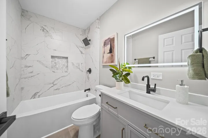 Hall full bathroom