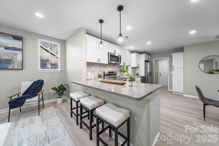 Spacious bar area, perfect for entertaining