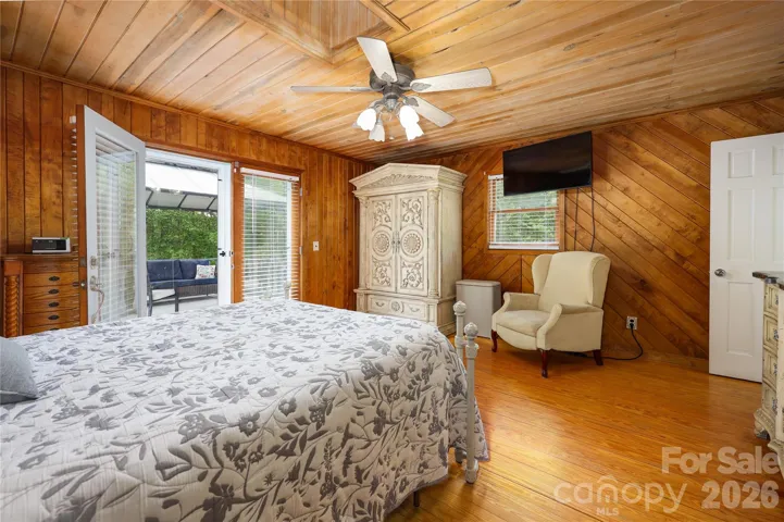 Primary bedroom with entrance to 30x16 deck