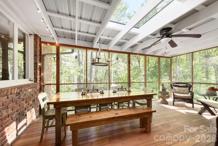 Fantastic Screened-In Deck...