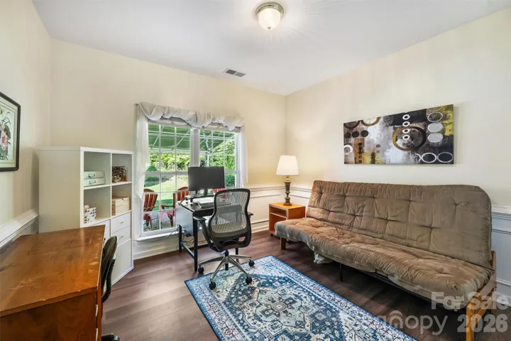 Rare - Bedroom on main level