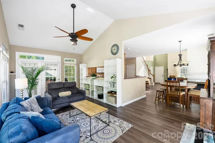 Vaulted Ceilings in Family Room 