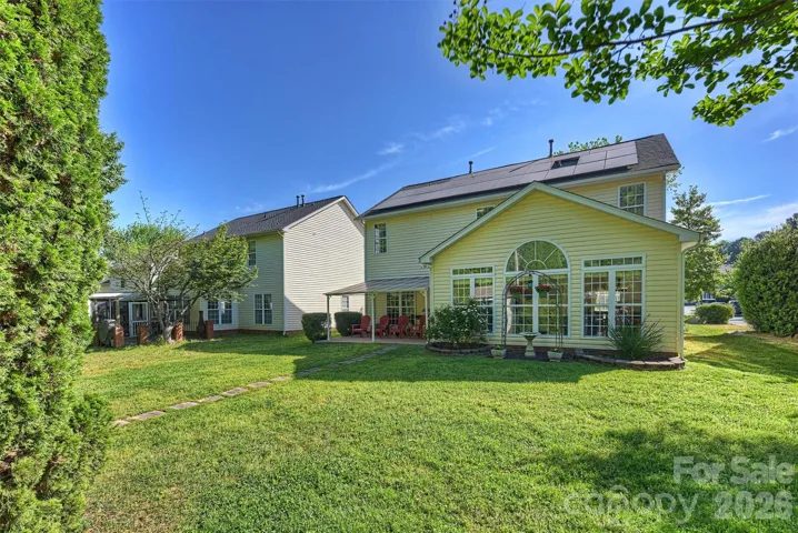 Spacious lot 