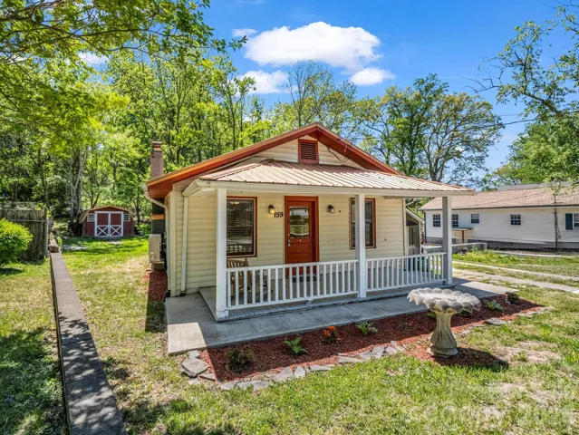 Welcome home to 159 Onteora Blvd