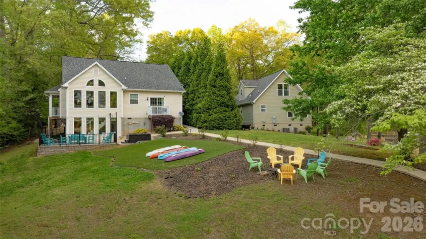 1325 Lytton Lane