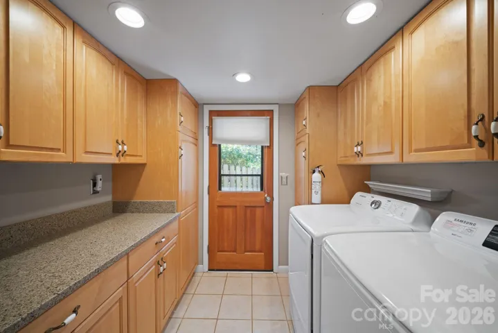 Laundry room off kitchen