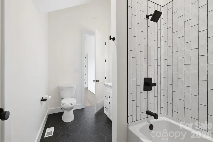 Upstairs ensuite bathroom #2