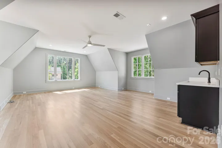Bonus/Flex Room with Wet Bar 