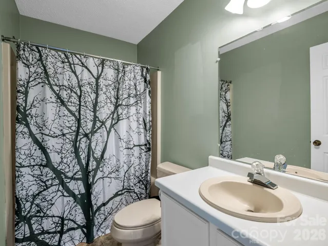 Primary Bathroom with tub/shower