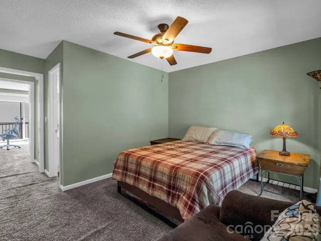 Guest bedroom on the upper level with an en-suite bathroom