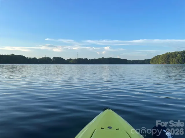 Great lake for a quiet paddleboard or kayak outing