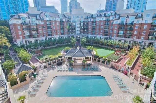 Fifth & Poplar's Pool & Lush, Private One Acre Courtyard...