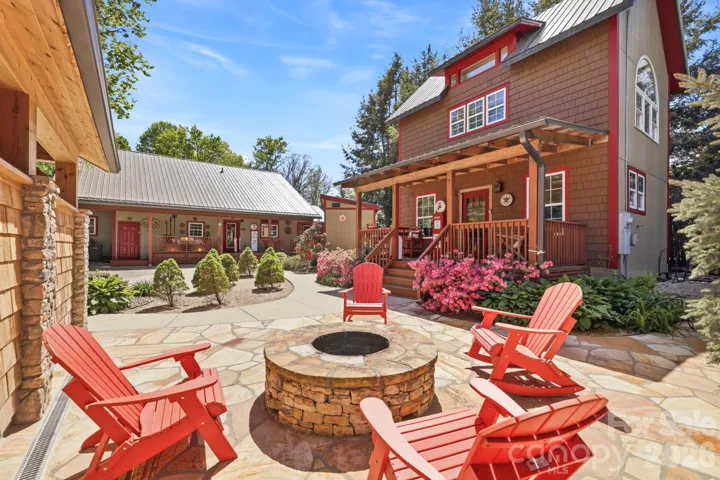 Main House & Back House with 2 separate studio apartments.