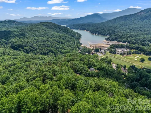 Rumbling Bald on Lake Lure is nestled in a beautiful mountain setting on Lake Lure with golf, hiking trails, private beach, marina, sports courts, full-service salon & spa, and more!