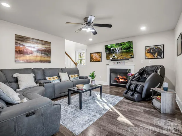Gas log fireplace in the living room & chairlift to access 2nd floor.