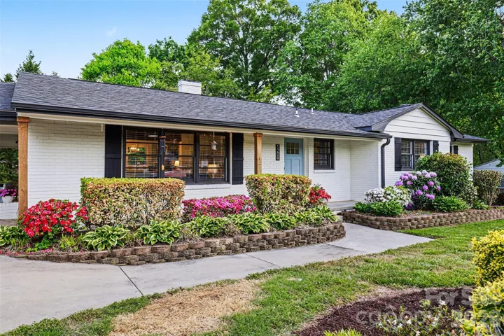 Welcome Home to 1209 Arbor Dr.