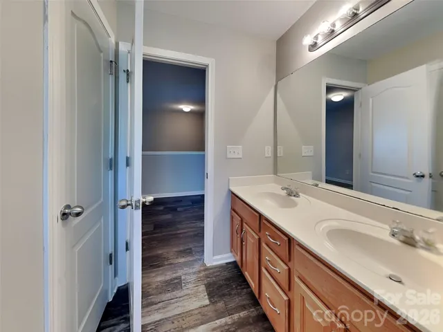 Upstairs full bathroom