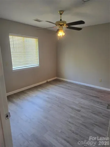 Second bedroom - Entryway
