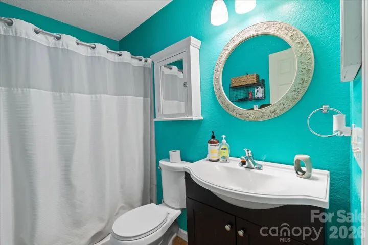 Full guest bath