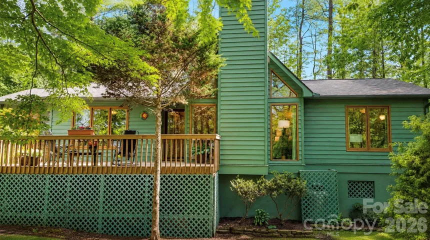 Welcome to 2698 Connestee Trail!