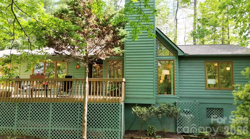Welcome to 2698 Connestee Trail!