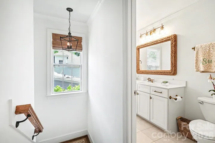 Full bath off hallway