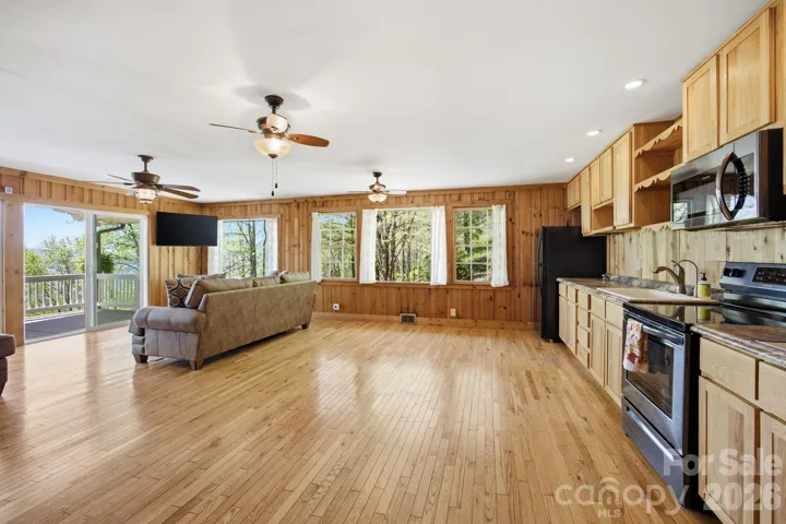 Kitchen/Dining area
