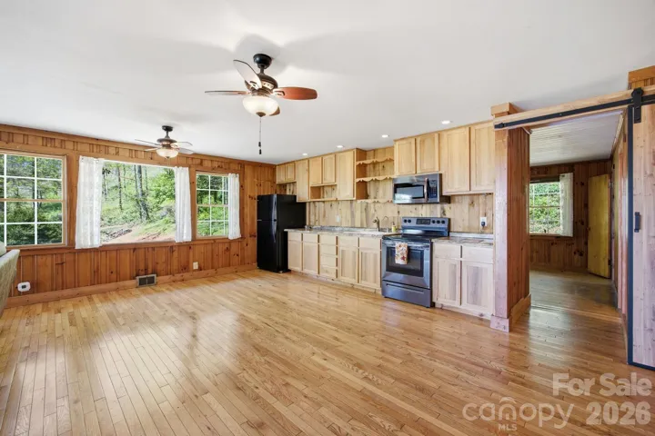 Kitchen/Dining area