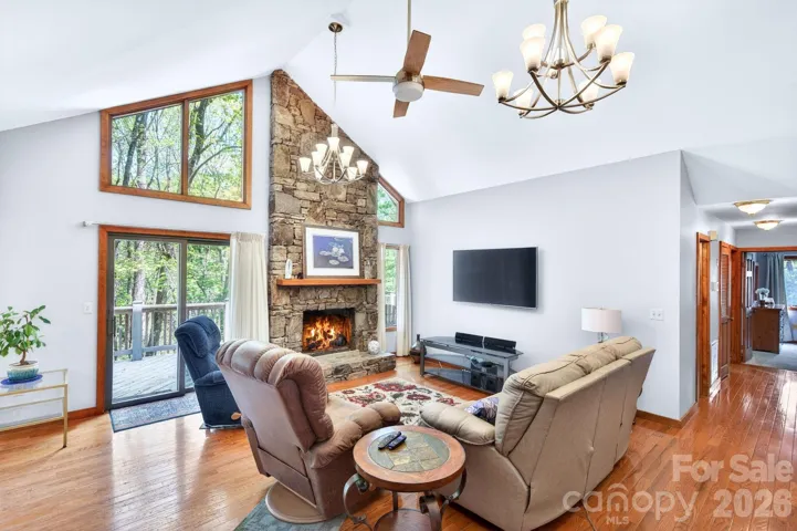 Vaulted Ceilings! 