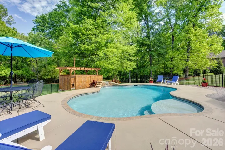 Large pool deck area