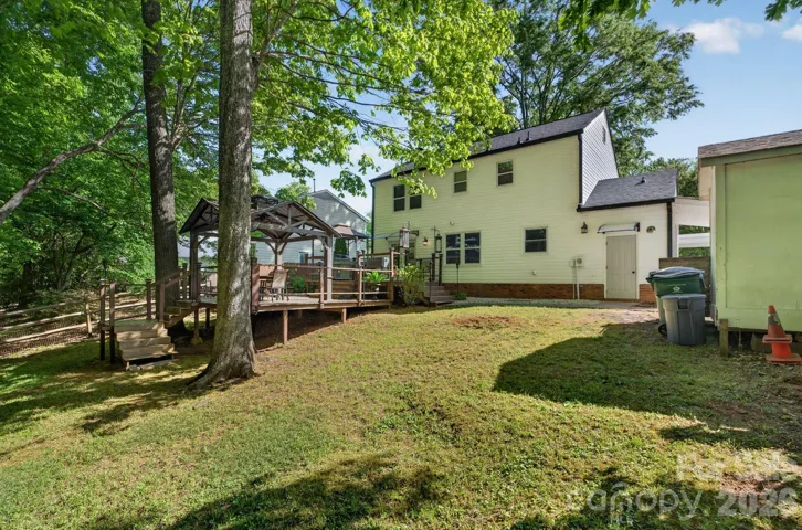 Gorgeous deck and land