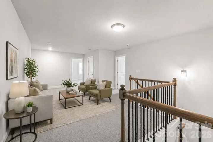 Large Loft Area  - Decor/furniture has been virtually enhanced