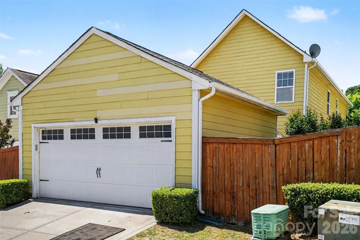 Detached 2 Car Garage