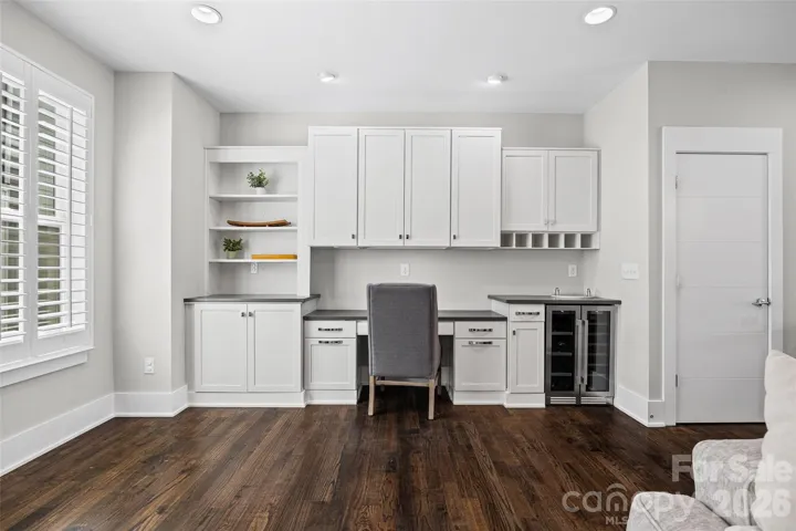 Built-in workspace + beverage center