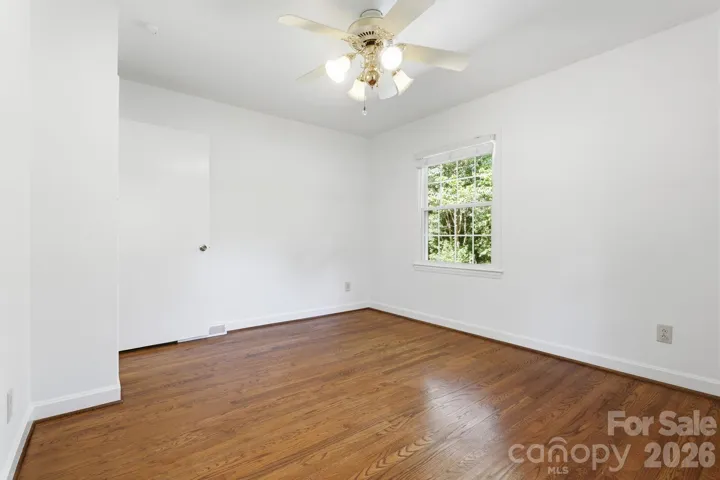 Secondary bedroom